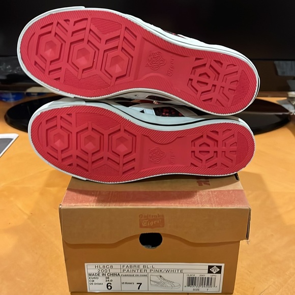 Brand new pair of women’s onitsuka tiger - Picture 6 of 6
